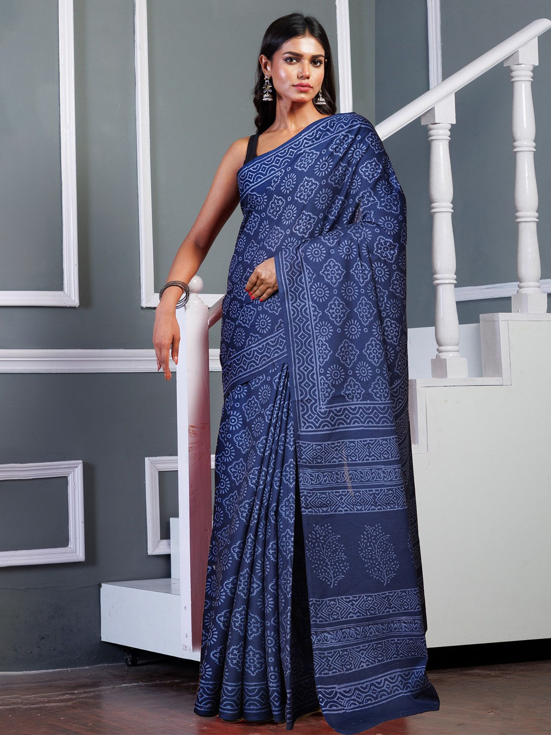 

Unnati Silks Ethnic Motifs Pure Cotton Block Print Saree, Navy blue