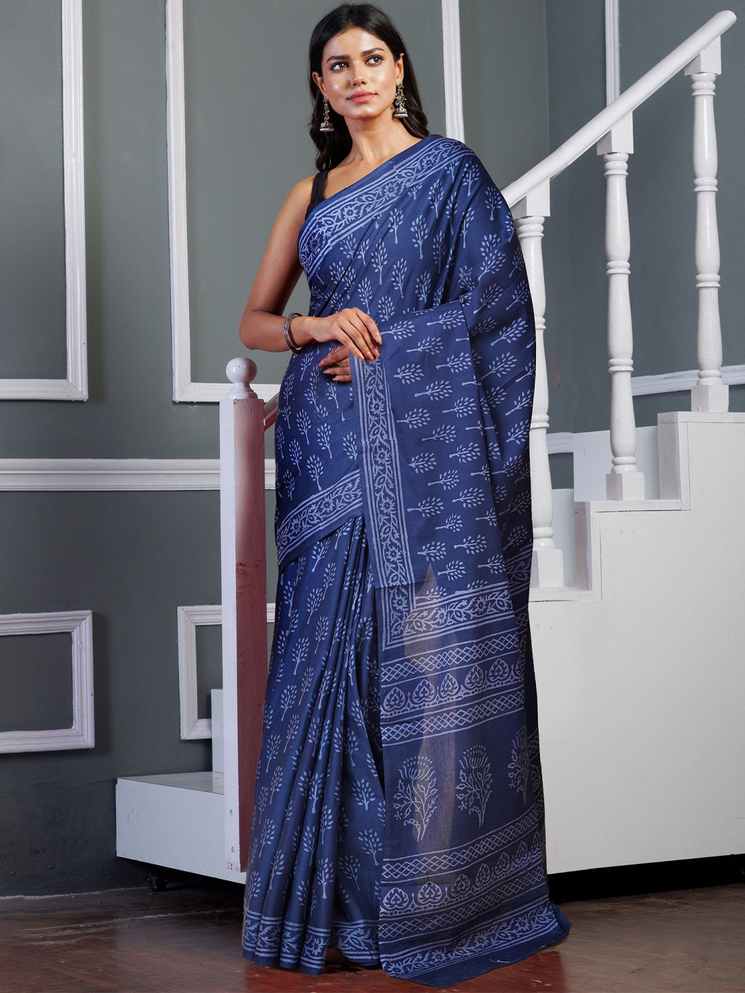 

Unnati Silks Ethnic Motifs Pure Cotton Handloom Block Print Saree, Navy blue