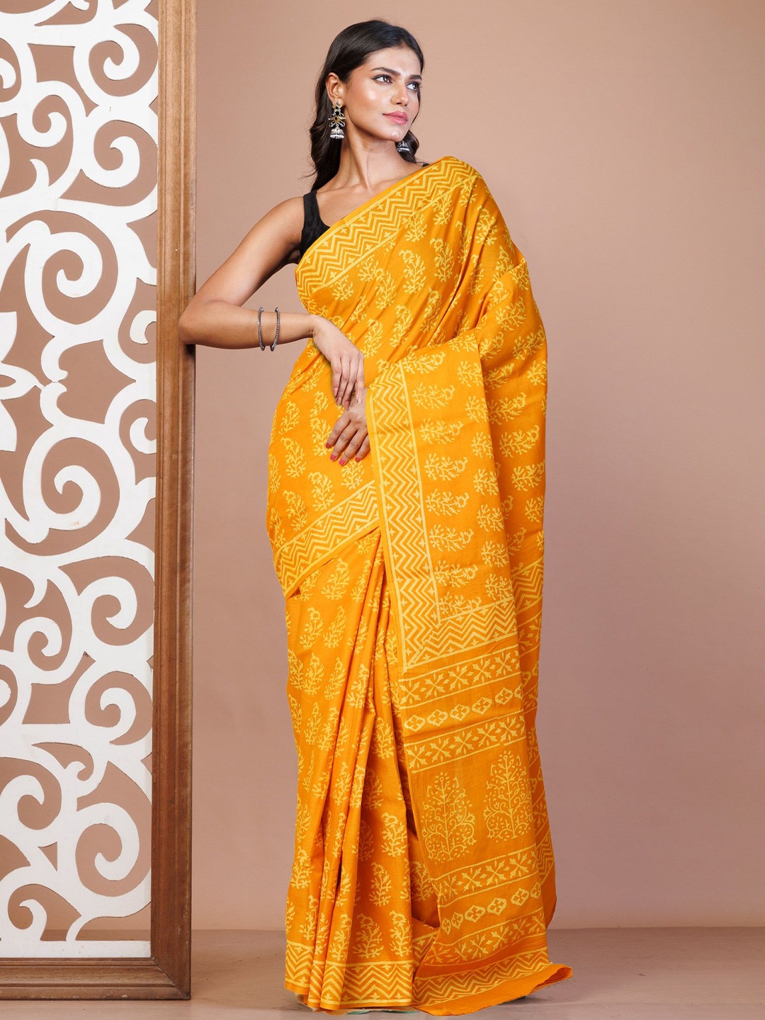 

Unnati Silks Ethnic Motifs Block Print Pure Cotton Handloom Saree, Yellow