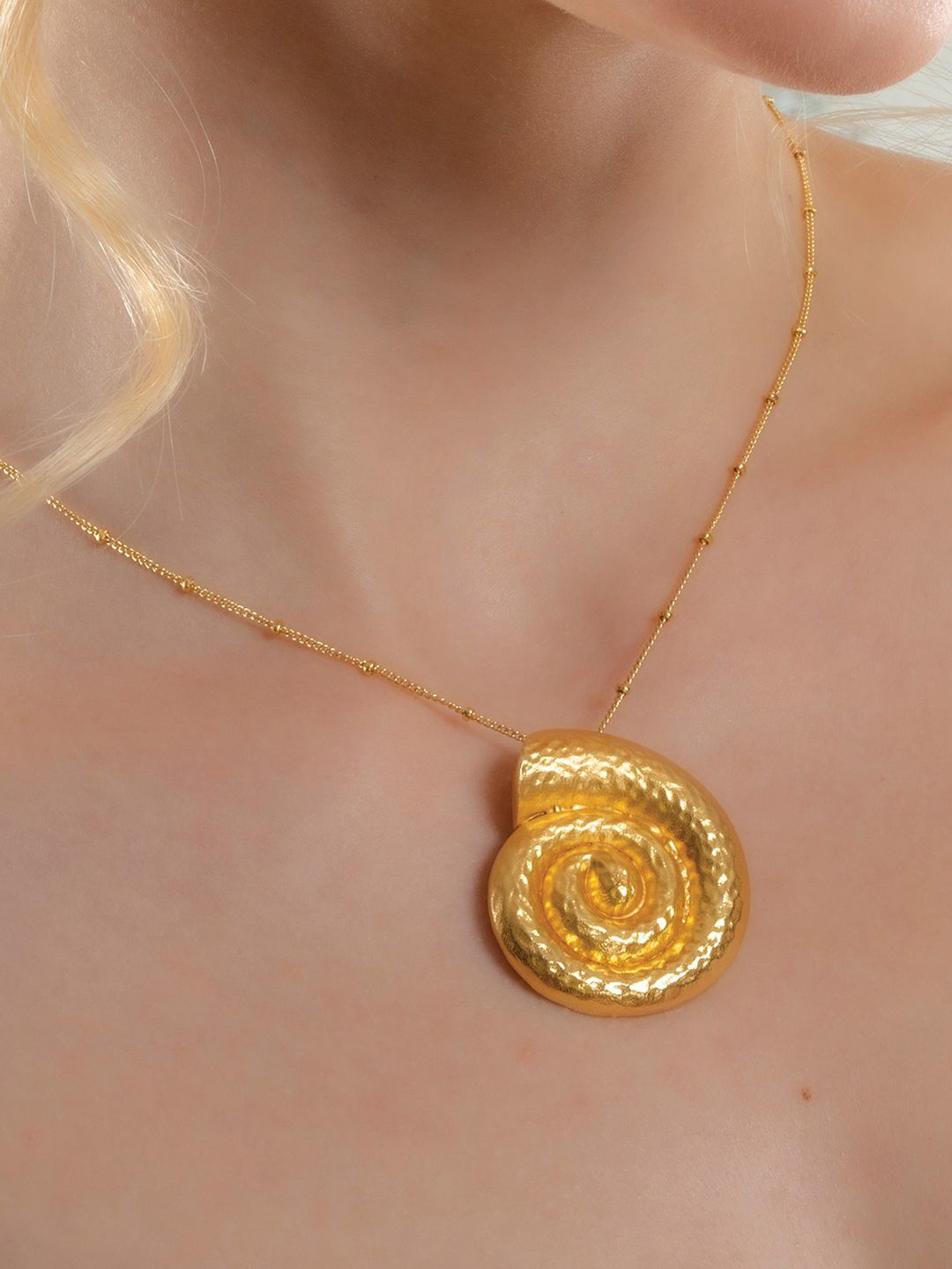 

ARVINO Women Gold-Plated Textured Shell Pendants with Chains
