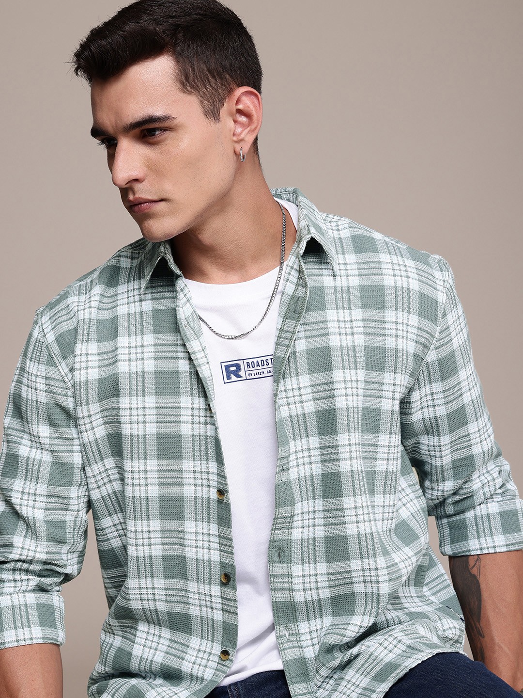 

The Roadster Lifestyle Co. Men Checked Relaxed Fit Pure Cotton Casual Shirt, Green