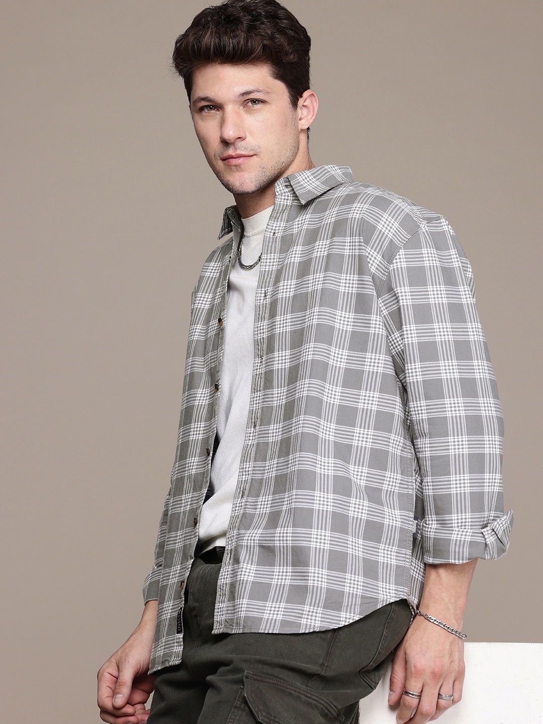 

The Roadster Lifestyle Co. Men Checked Relaxed Fit Pure Cotton Casual Shirt, Grey