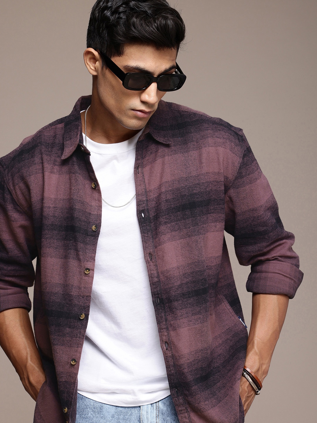 

Roadster Men Horizontal Striped Pure Cotton Casual Shirt, Mauve