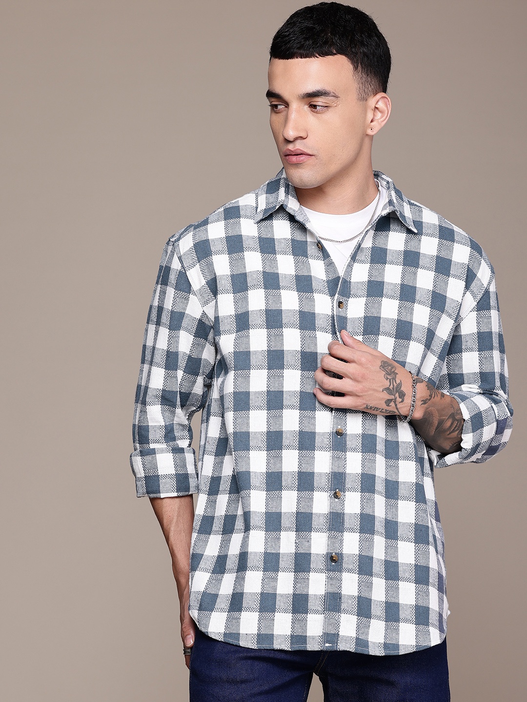

Roadster Men Buffalo Checked Casual Shirt, Off white