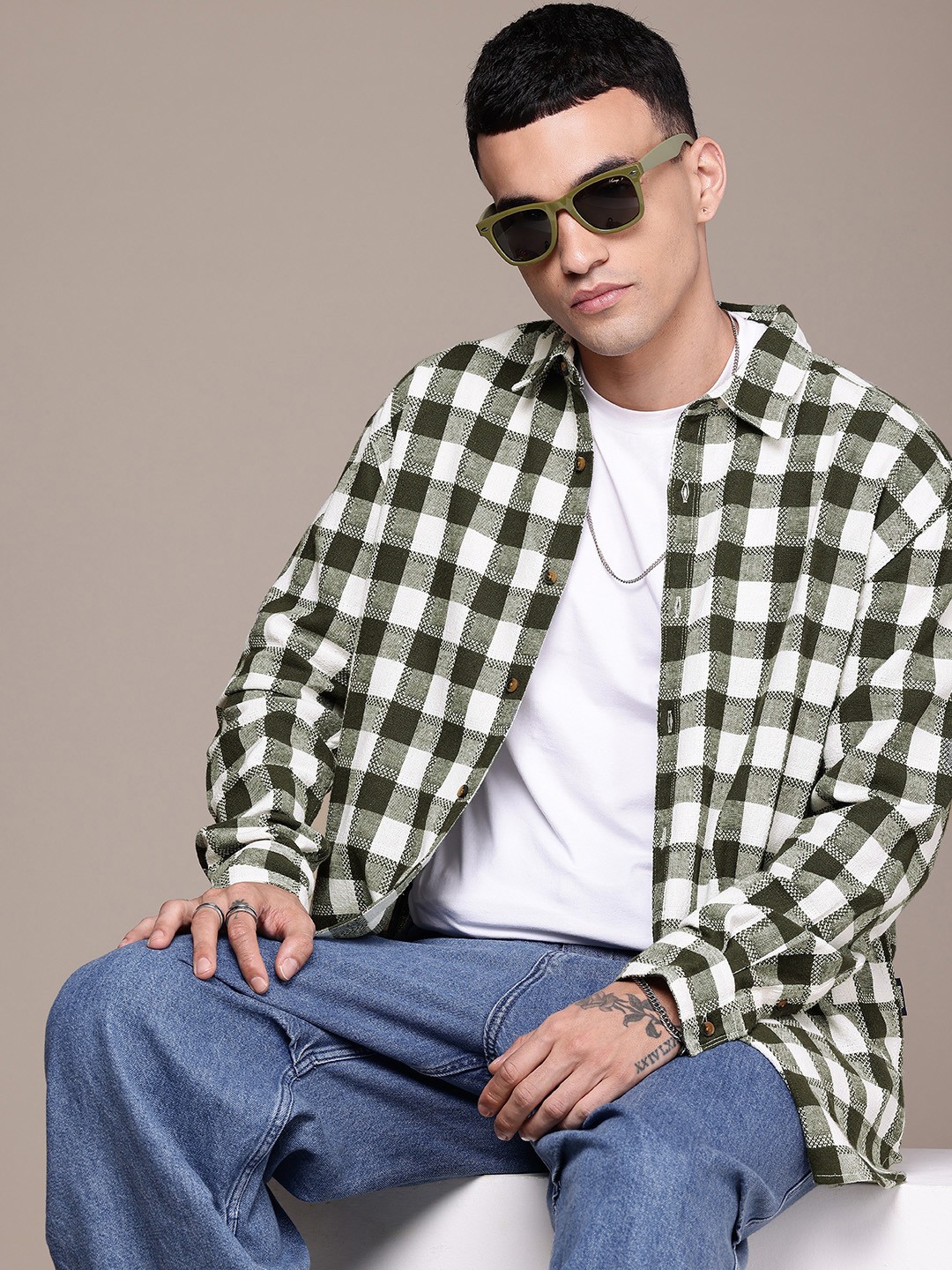 

Roadster Men Buffalo Checked Casual Shirt, Off white