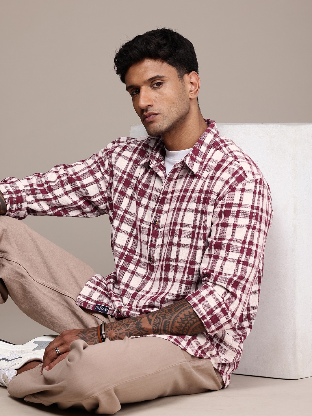 

Roadster Men Checked Relaxed Fit Casual Shirt, Off white