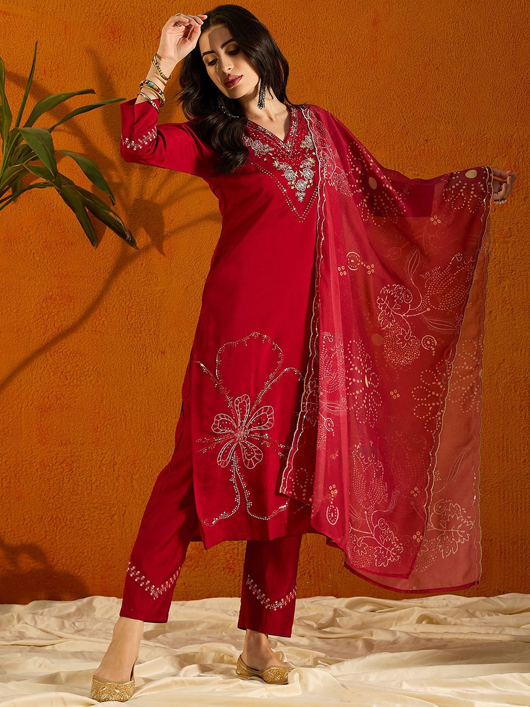 

Anouk Floral Embroidered Regular Beads & Stones Straight Kurta With Trousers & Dupatta, Red