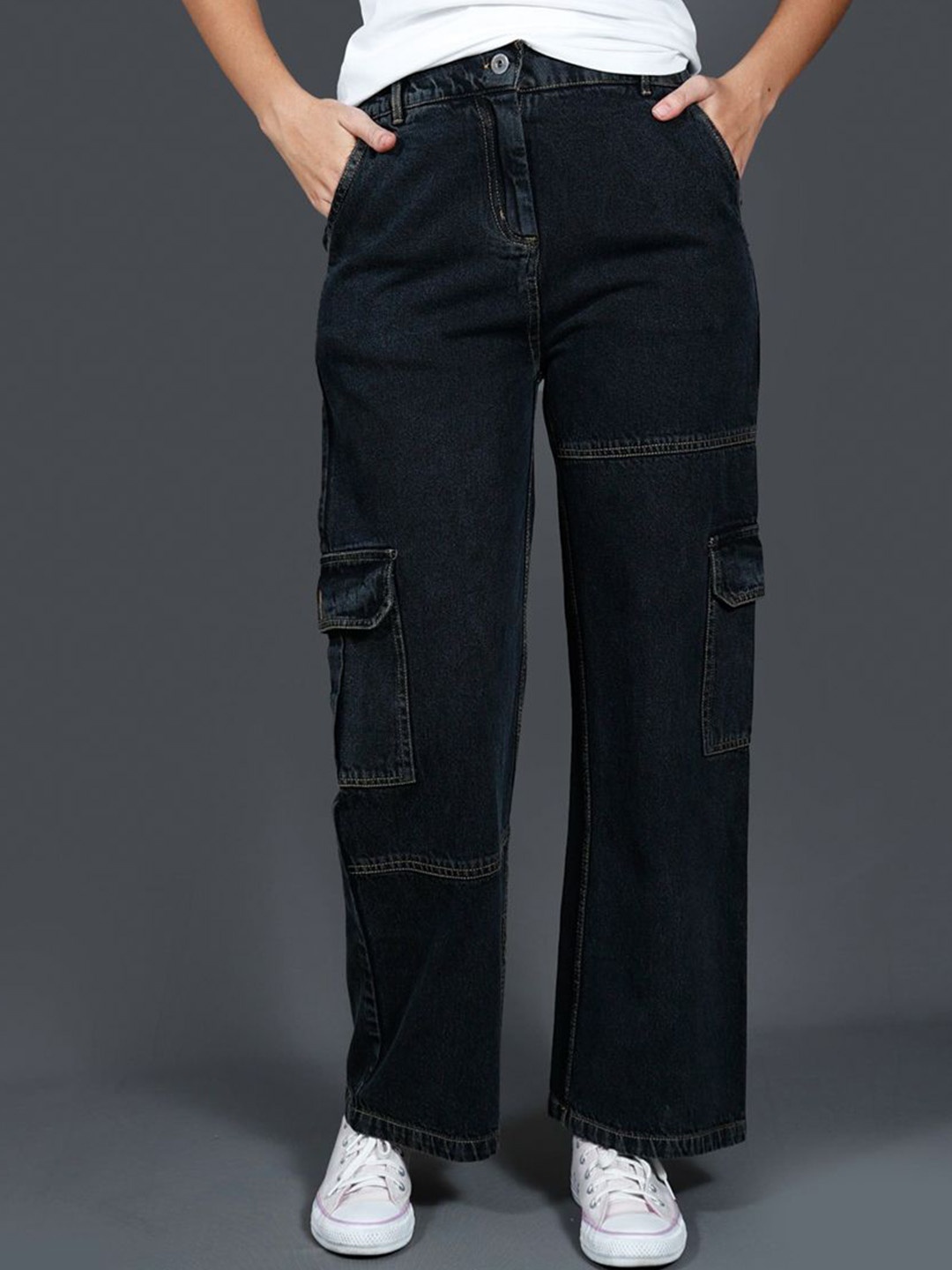 

The Roadster Lifestyle Co. Women Flared Fit Light Fade Cargo Jeans, Grey