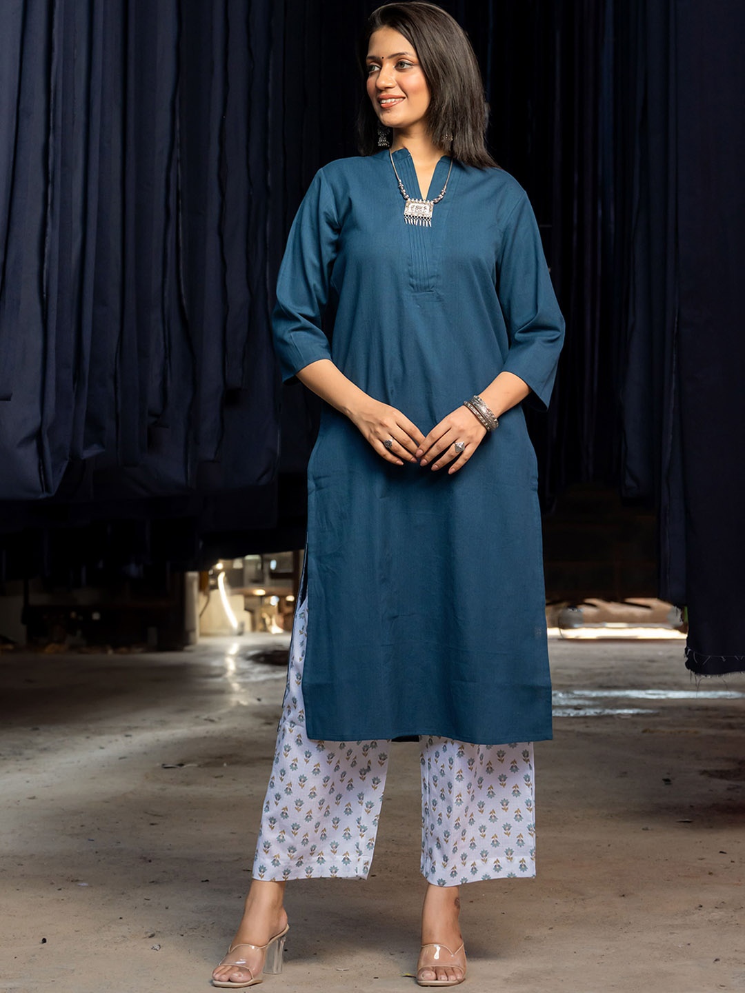 

INDYES V-Neck Straight Pure Cotton Kurta with Palazzos, Navy blue