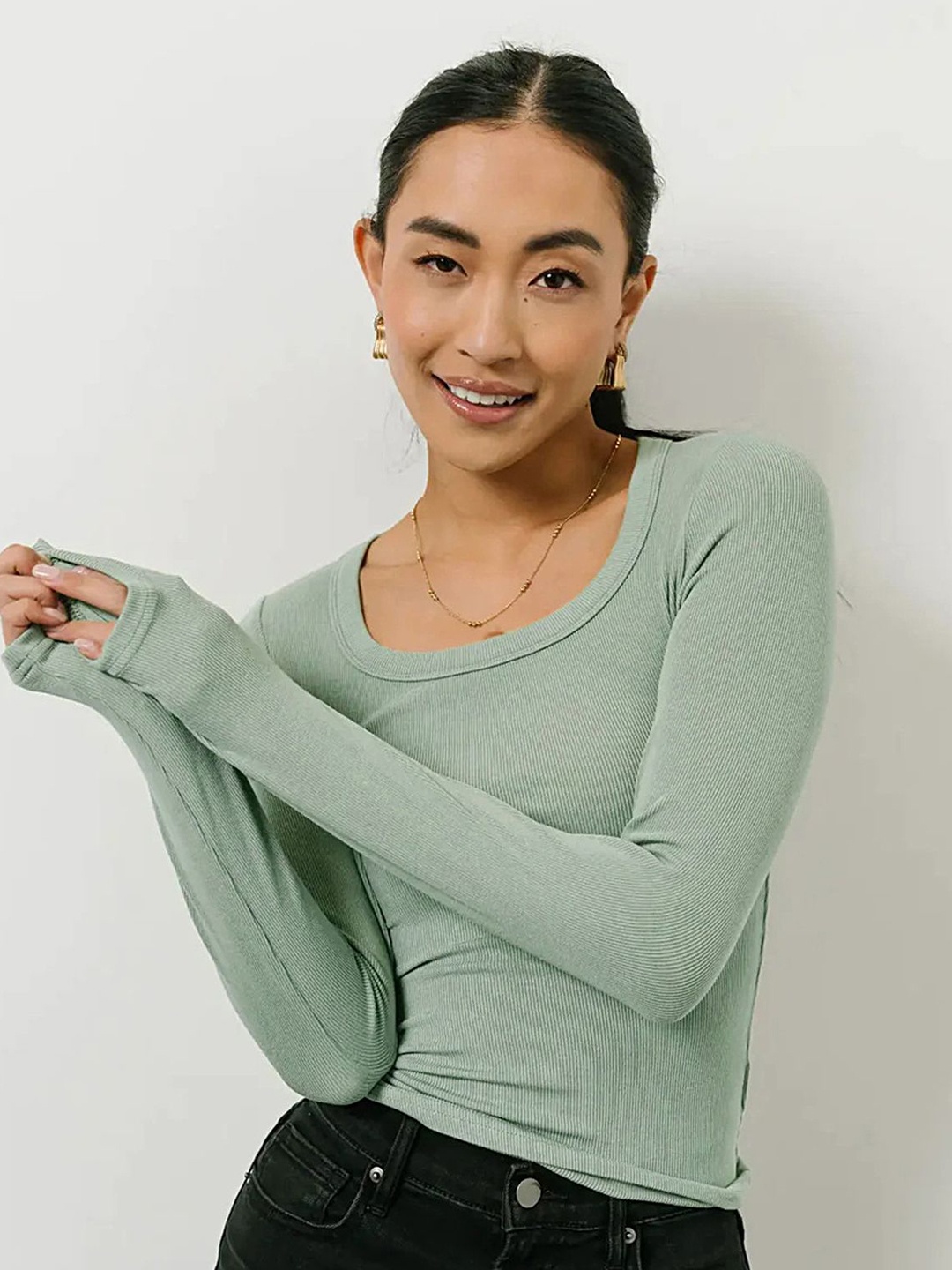 

LULU & SKY Green Round Neck Fitted Top