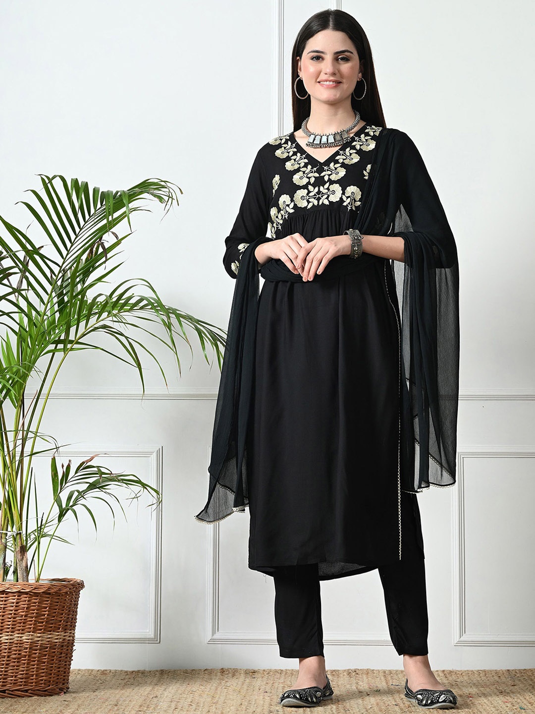 

DANEEN Floral Embroidered Thread Work V-Neck Gathered Kurta With Trousers & Dupatta, Black