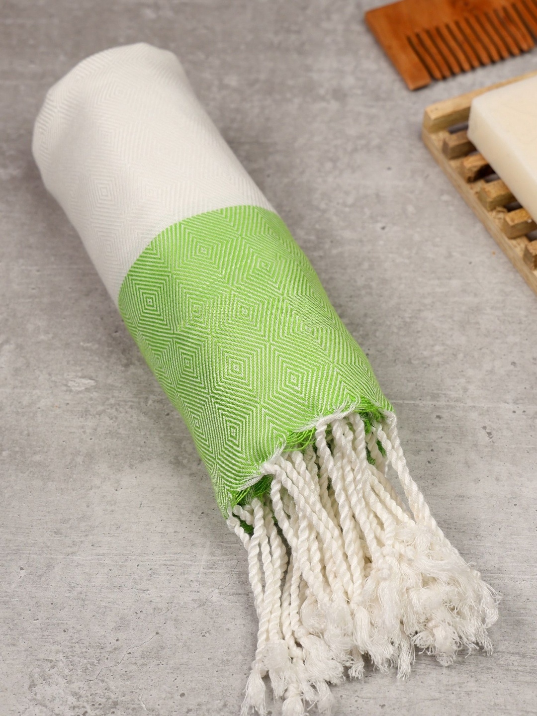 

ZAHYA Green Highly Absorbent Pure Bamboo Bath Towel