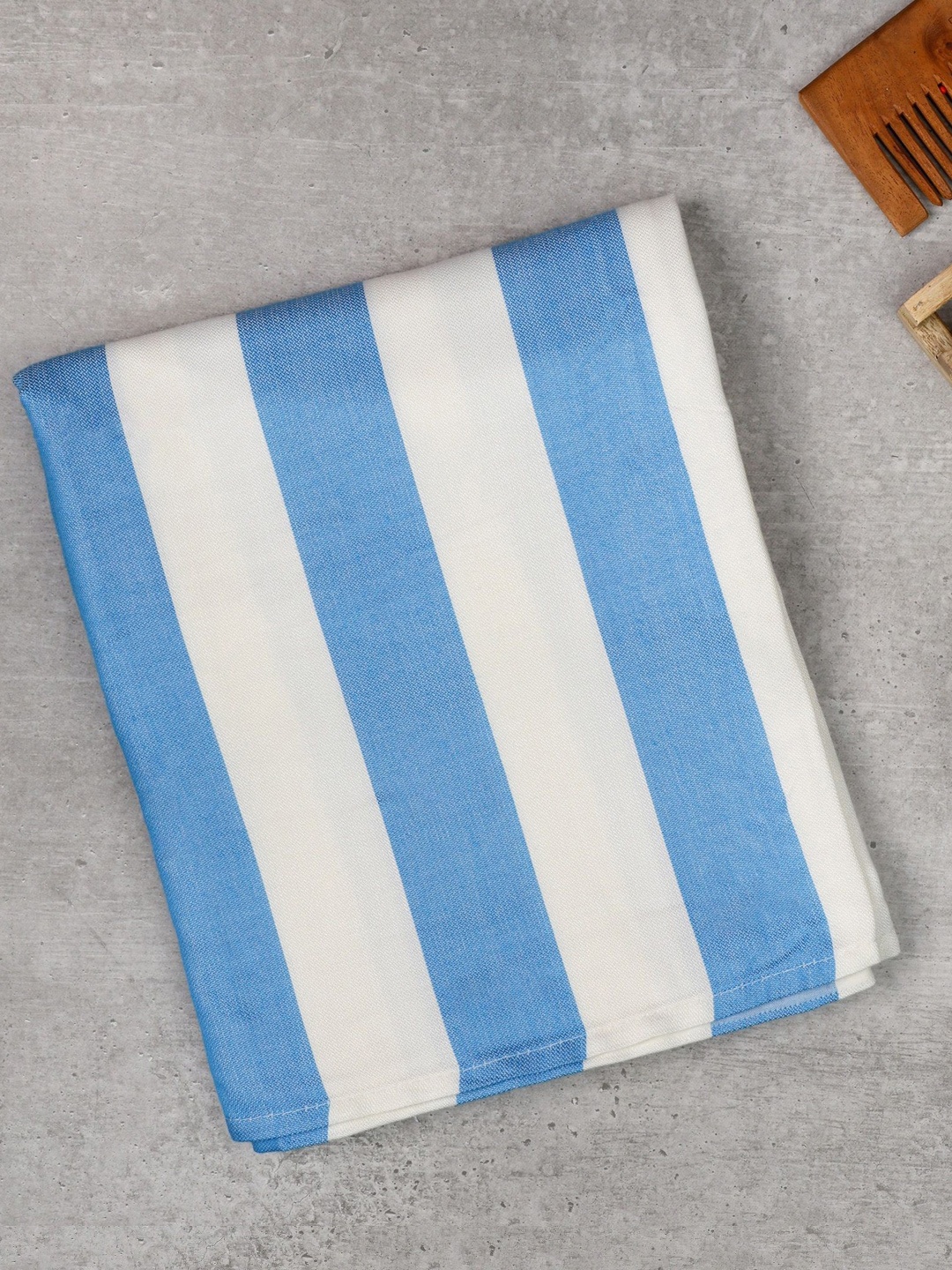 

ZAHYA Blue & White Highly Absorbent Pure Bamboo Bath Towel