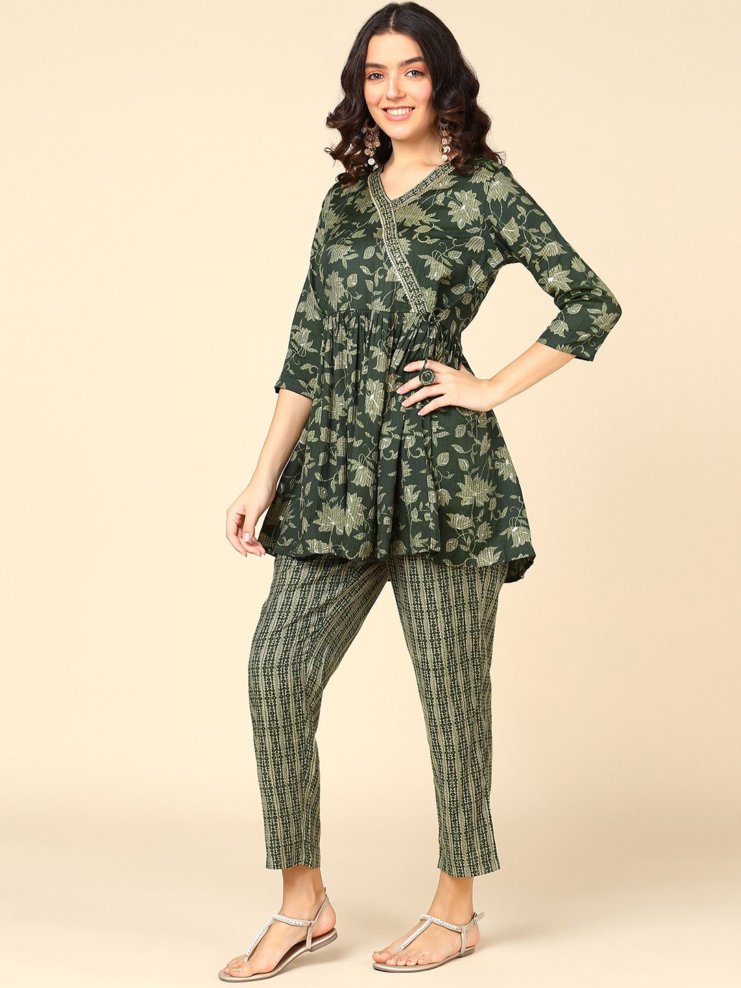 

Shiv ali apparels Printed V-Neck Tunic With Trousers, Green