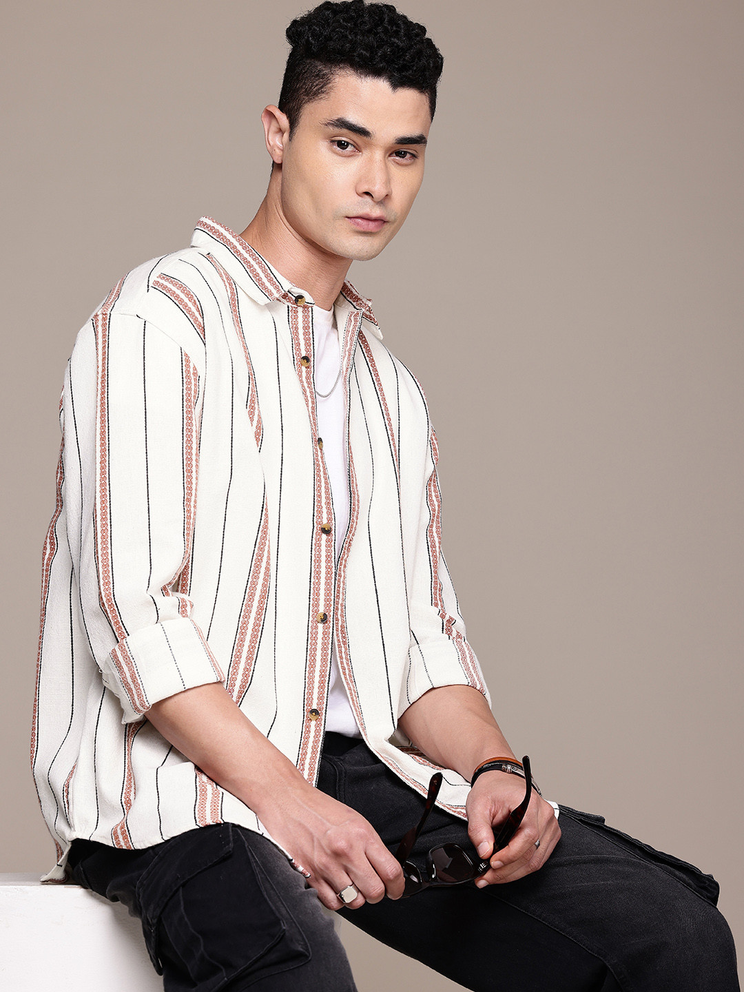 

Roadster Men Striped Casual Shirt, Off white