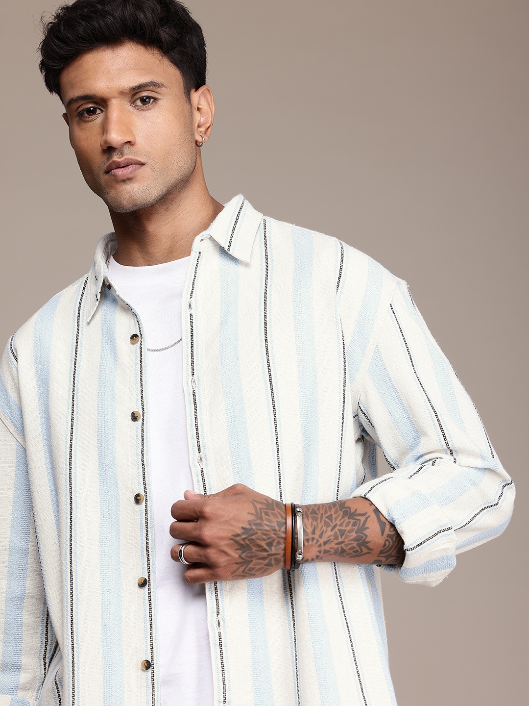 

Roadster Men Striped Casual Relaxed Fit Shirt, Off white
