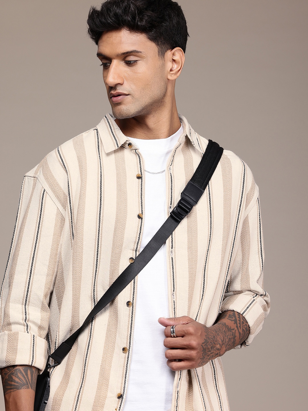 

Roadster Men Striped Relaxed Fit Casual Shirt, Off white