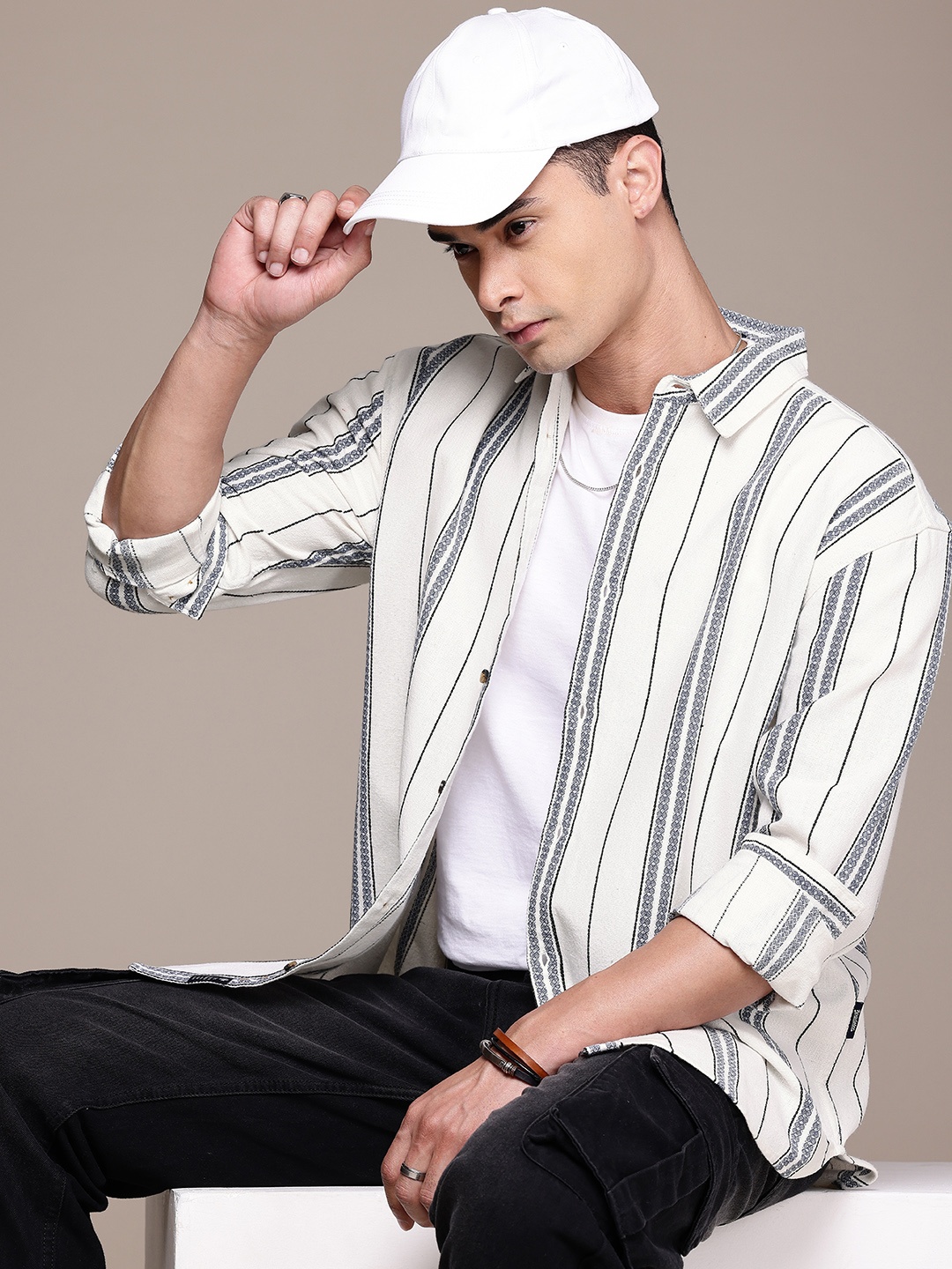 

Roadster Men Striped Casual Shirt, Off white