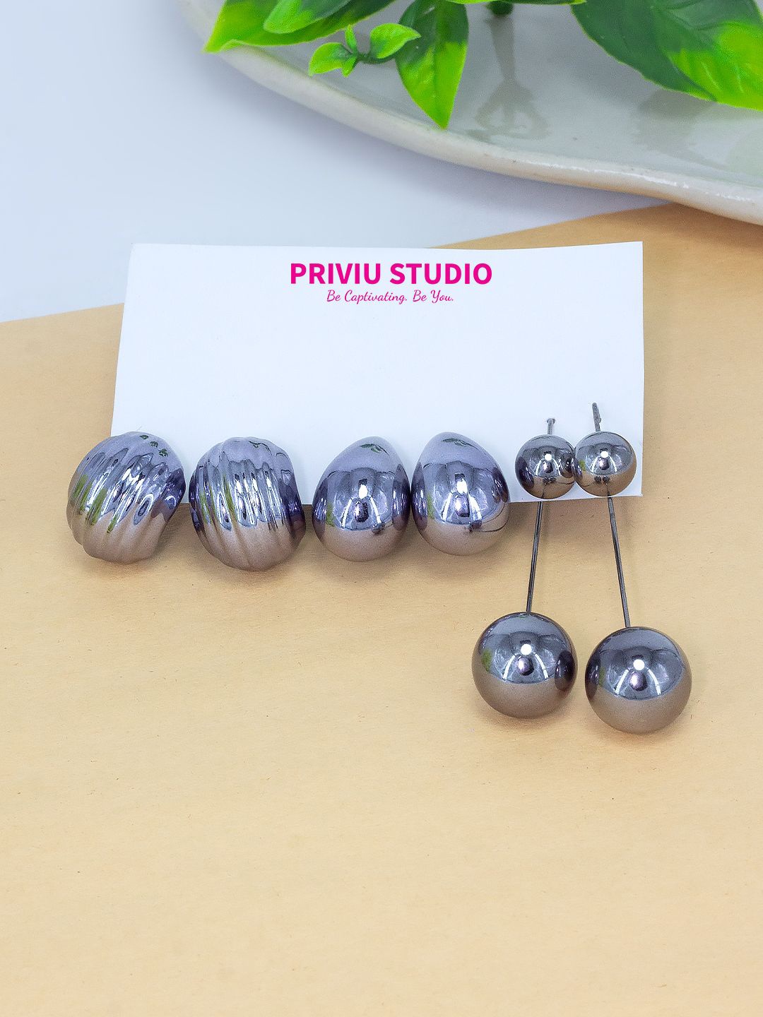 

PRIVIU Circular Drop Earrings, Black