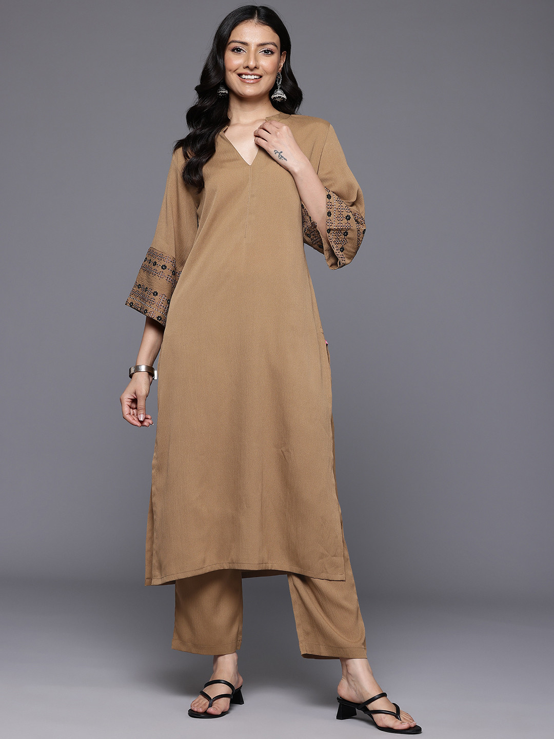 

Varanga Women Floral Embroidered Regular Thread Work Silk Crepe Kurta with Trousers, Beige