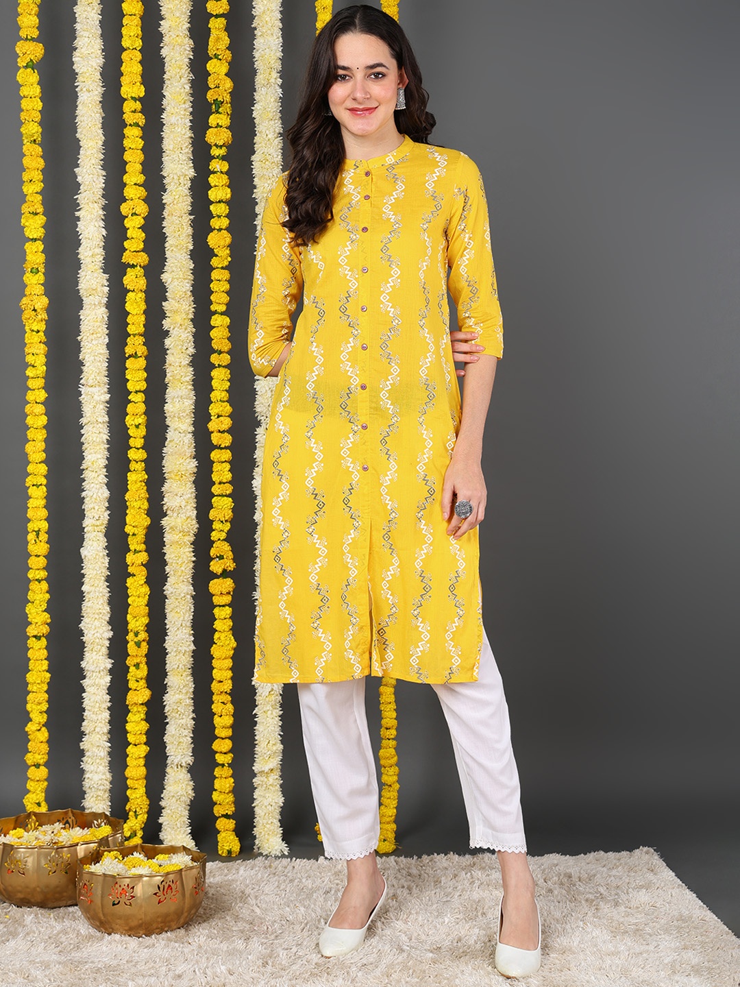 

KALINI Geometric Printed Mandarin Collar Cotton Straight Kurta, Yellow