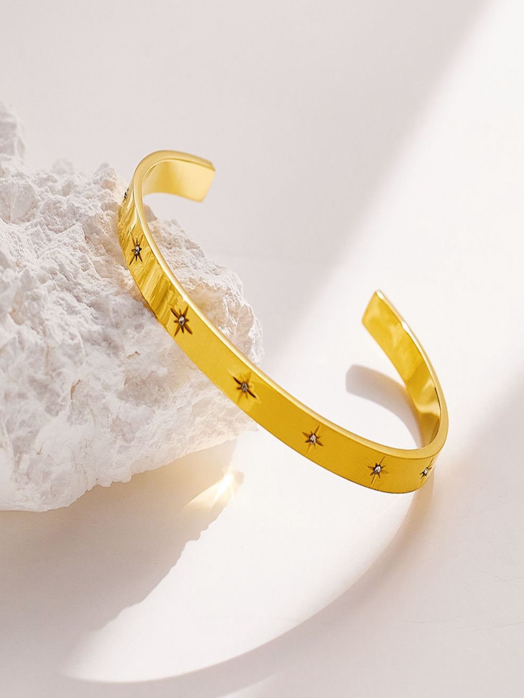 

AQUASTREET Starry 18K Gold-Plated Waterproof Cuff Bracelet