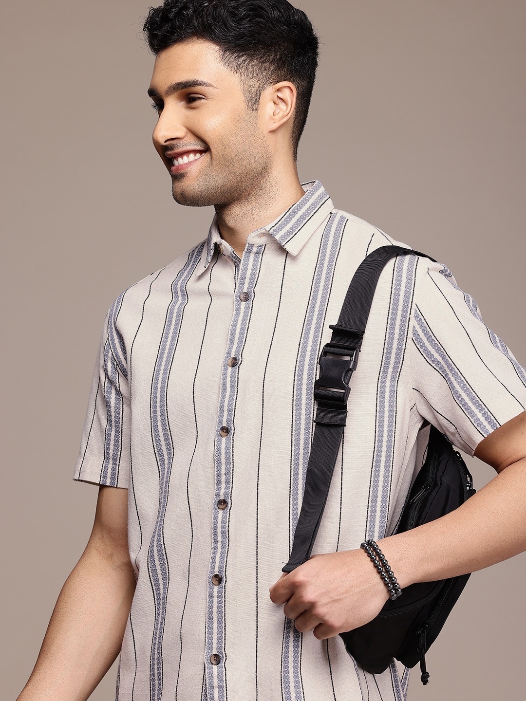 

WROGN Striped Comfort Fit Knitted Casual Shirt, White