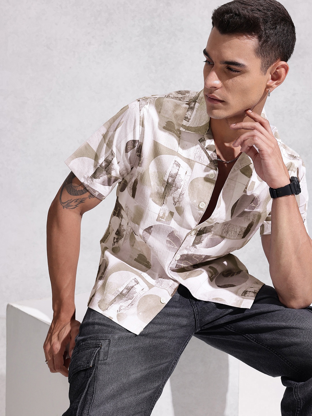 

WROGN Resort Fit Geometric Printed Cuban Collar Casual Shirt, Grey