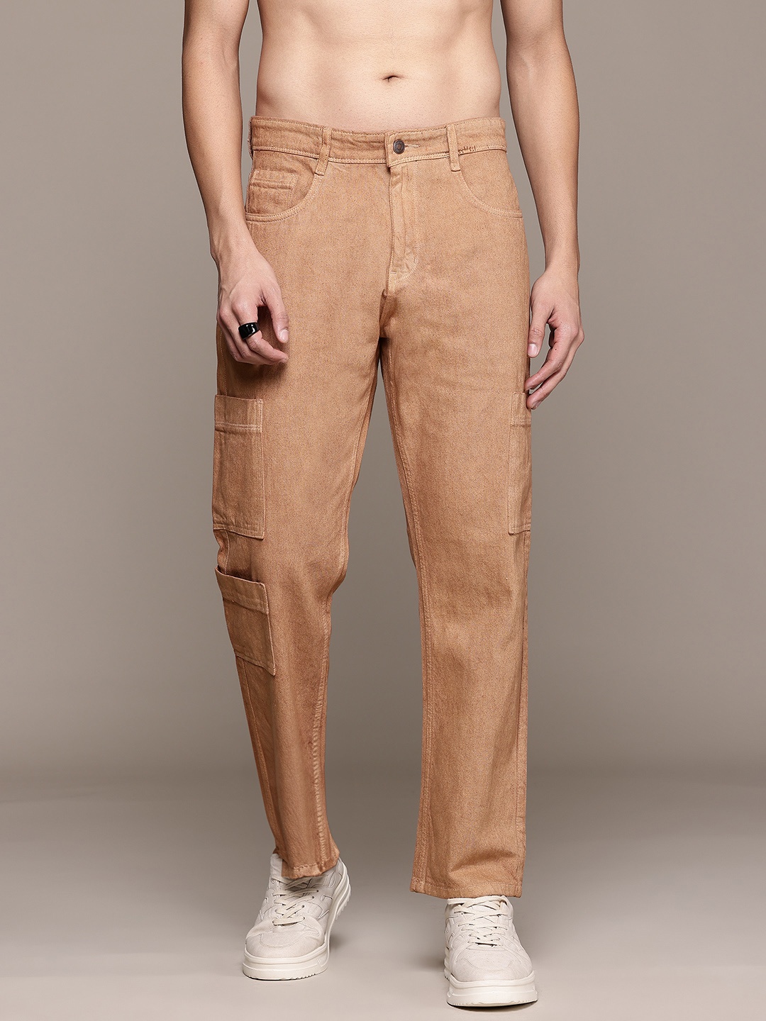 

The Roadster Lifestyle Co. Men Straight Fit Cargo Jeans, Khaki