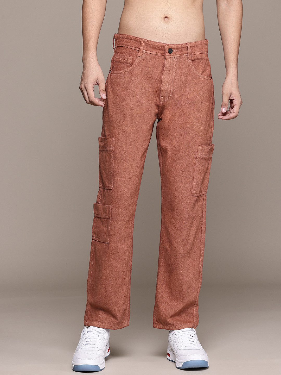 

The Roadster Lifestyle Co. Men Straight Fit Cargo Jeans, Rust