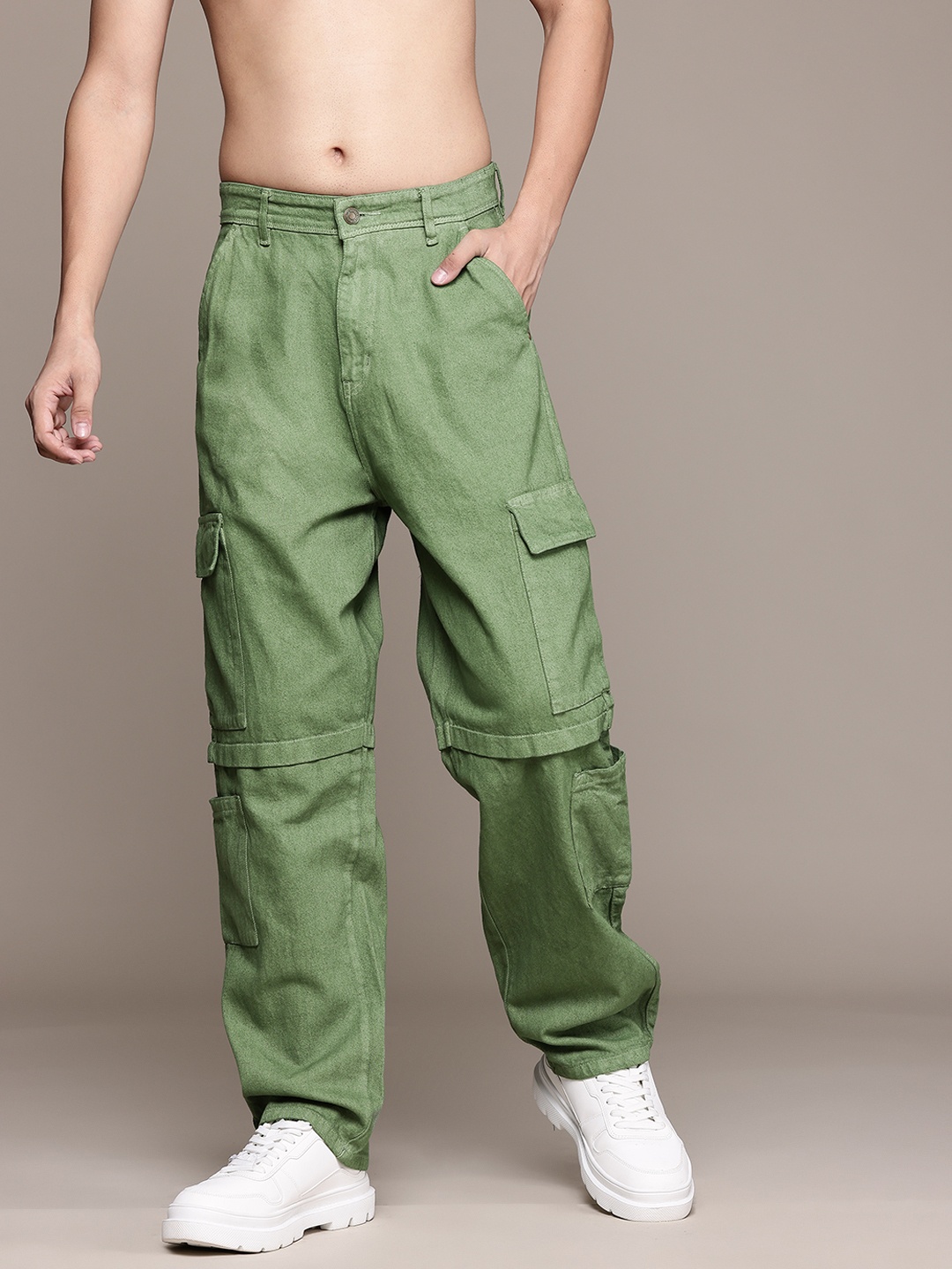 

The Roadster Lifestyle Co. Men Loose Fit Cargo-Style Jeans, Green