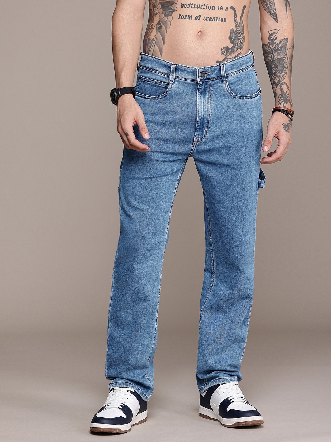 

The Roadster Life Co. Men Straight Fit Light Fade Stretchable Jeans, Blue