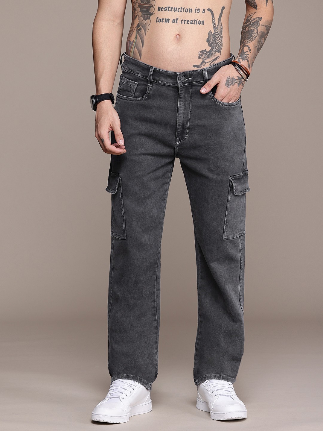 

The Roadster Life Co. Men Relaxed Fit Heavy Fade Cargo Jeans, Grey