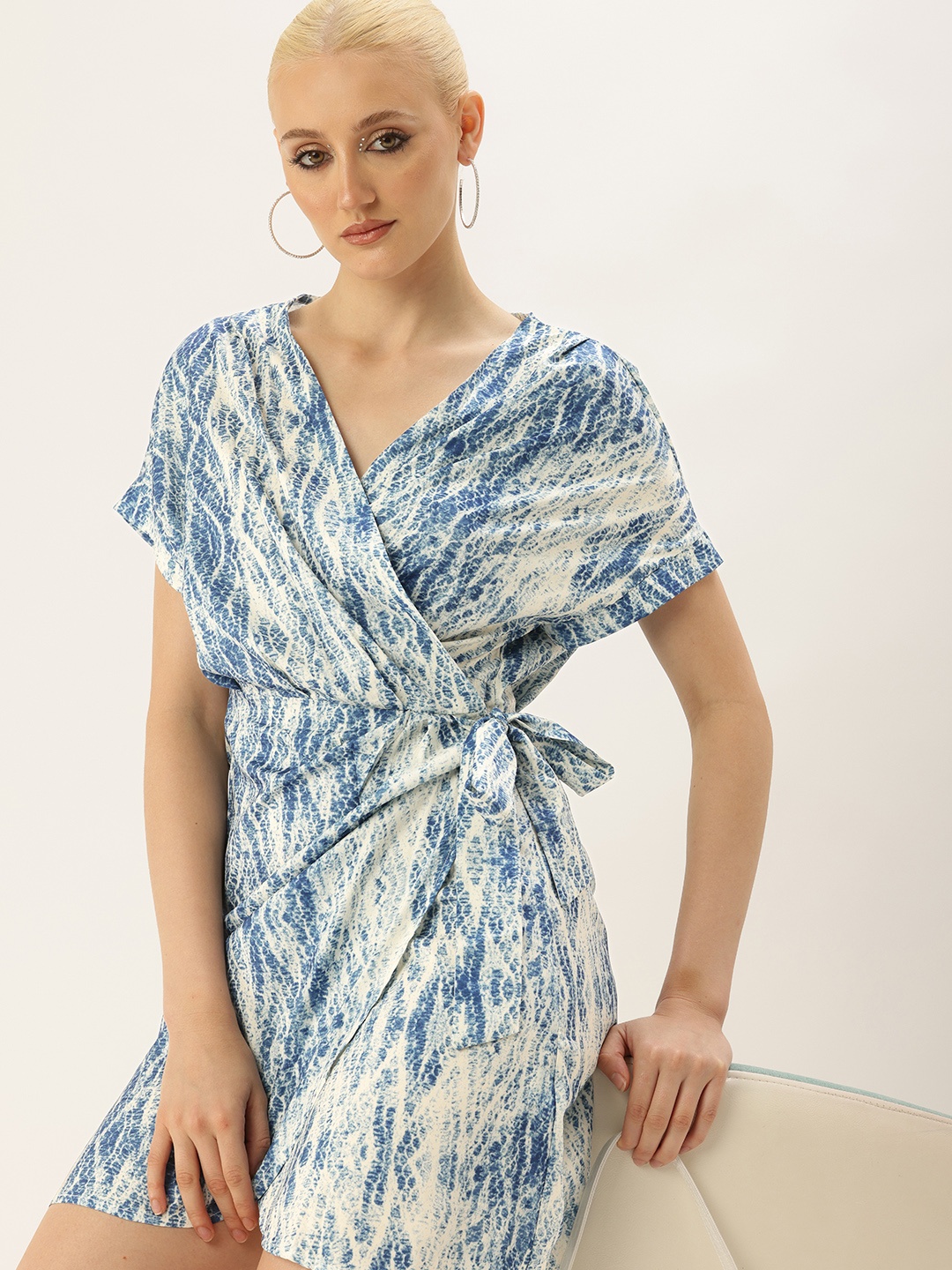 

bebe Abstract Printed V-Neck Extended Sleeves Tie-Up Detail Wrap Mini Dress, Cream