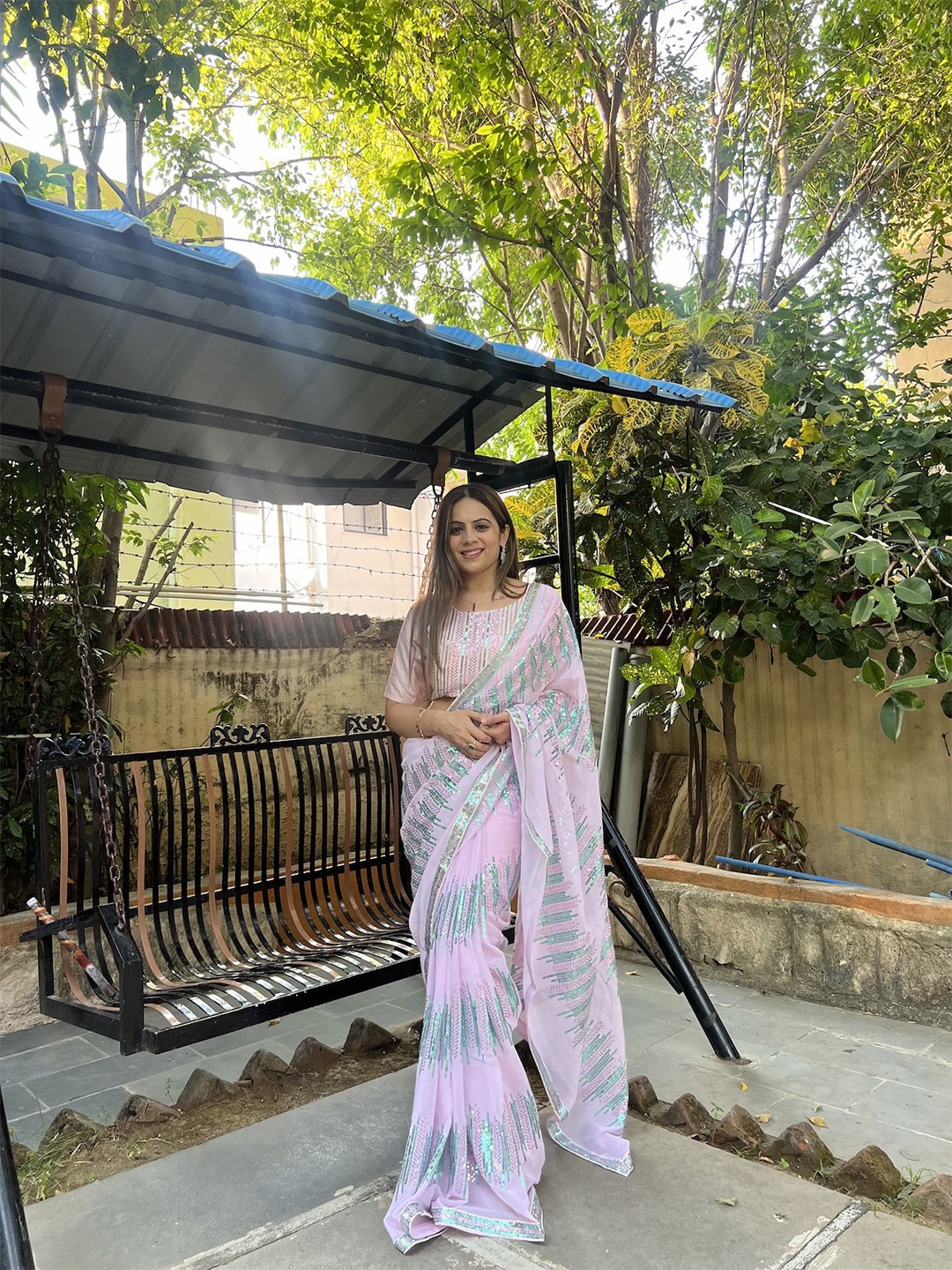 

Celeb Styles Sequinned Pure Georgette Saree, Pink