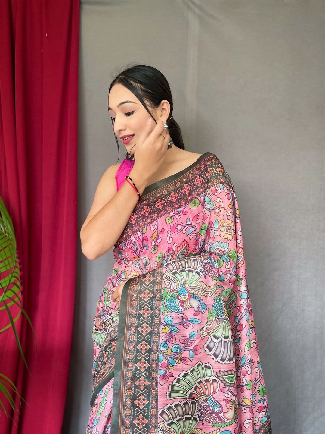 

Celeb Styles Ethnic Motifs Pure Linen Saree, Pink