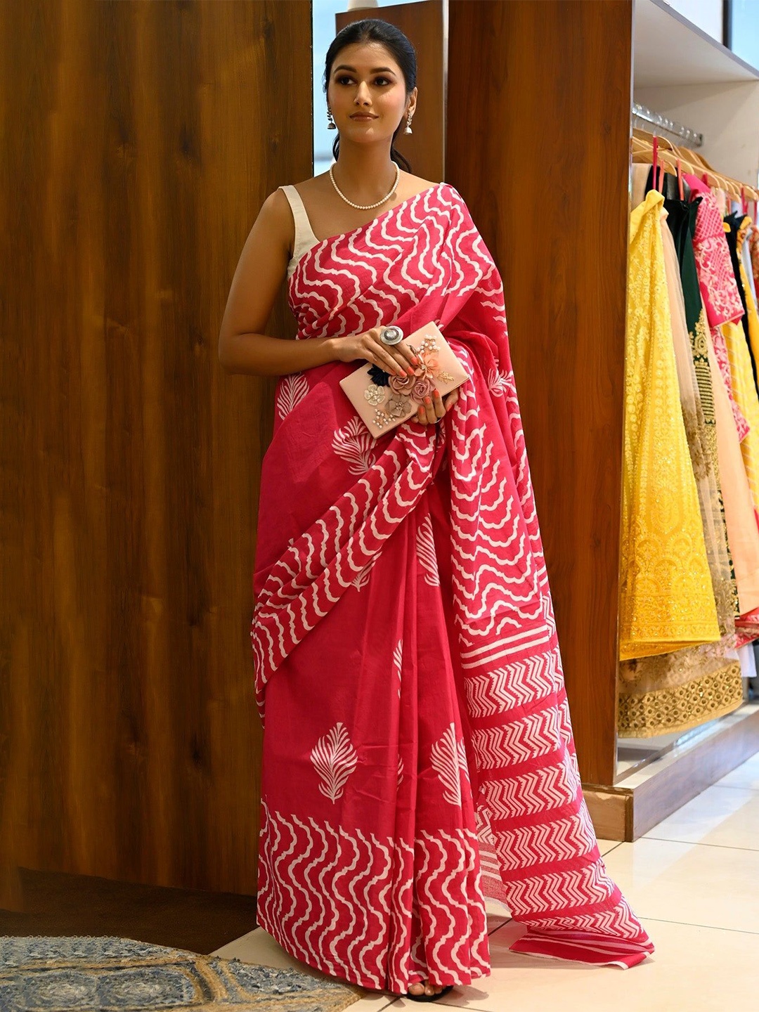 

Celeb Styles Ethnic Motifs Pure Linen Saree, Pink