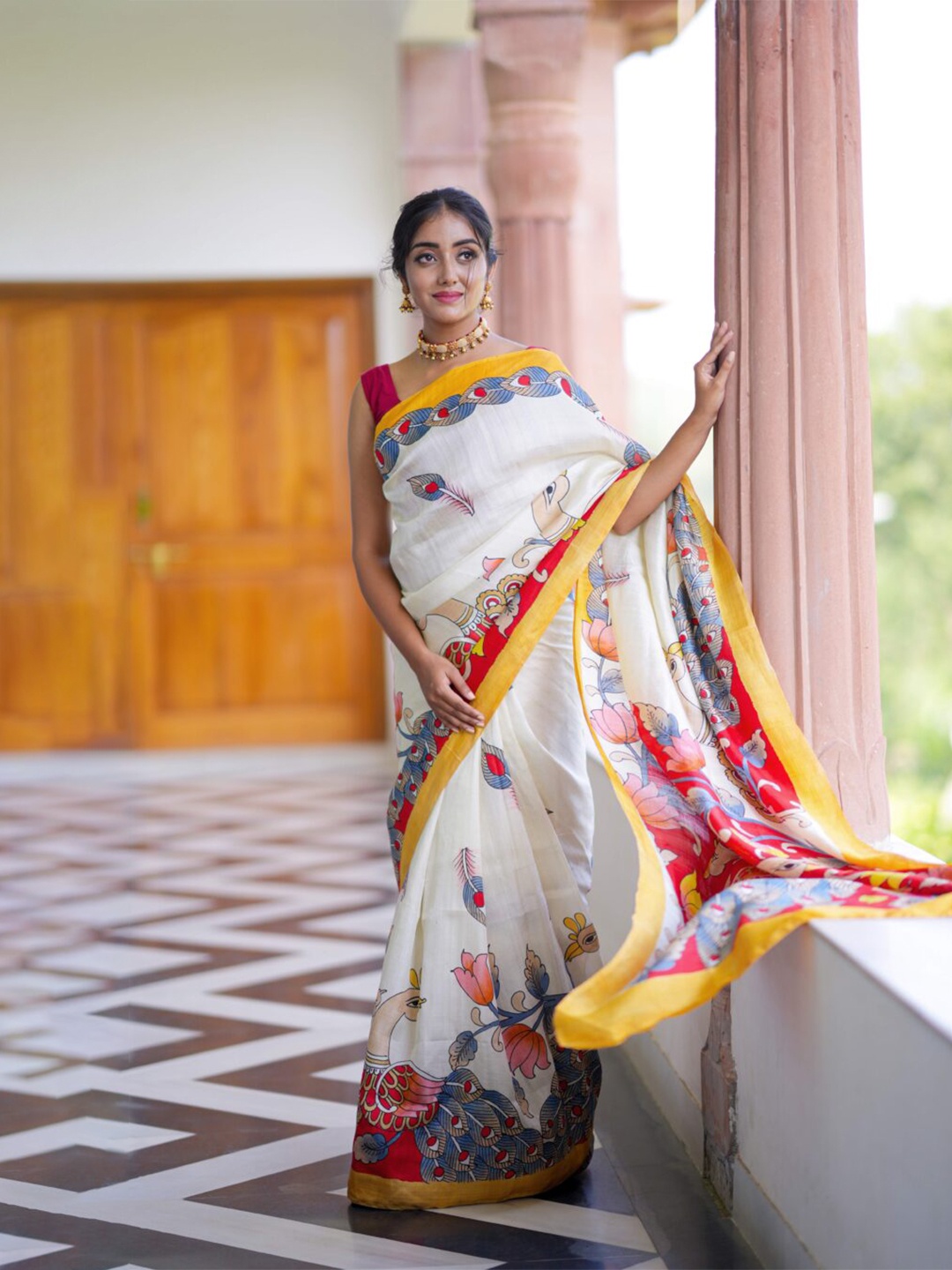 

Celeb Styles Ethnic Motifs Pure Linen Saree, Cream