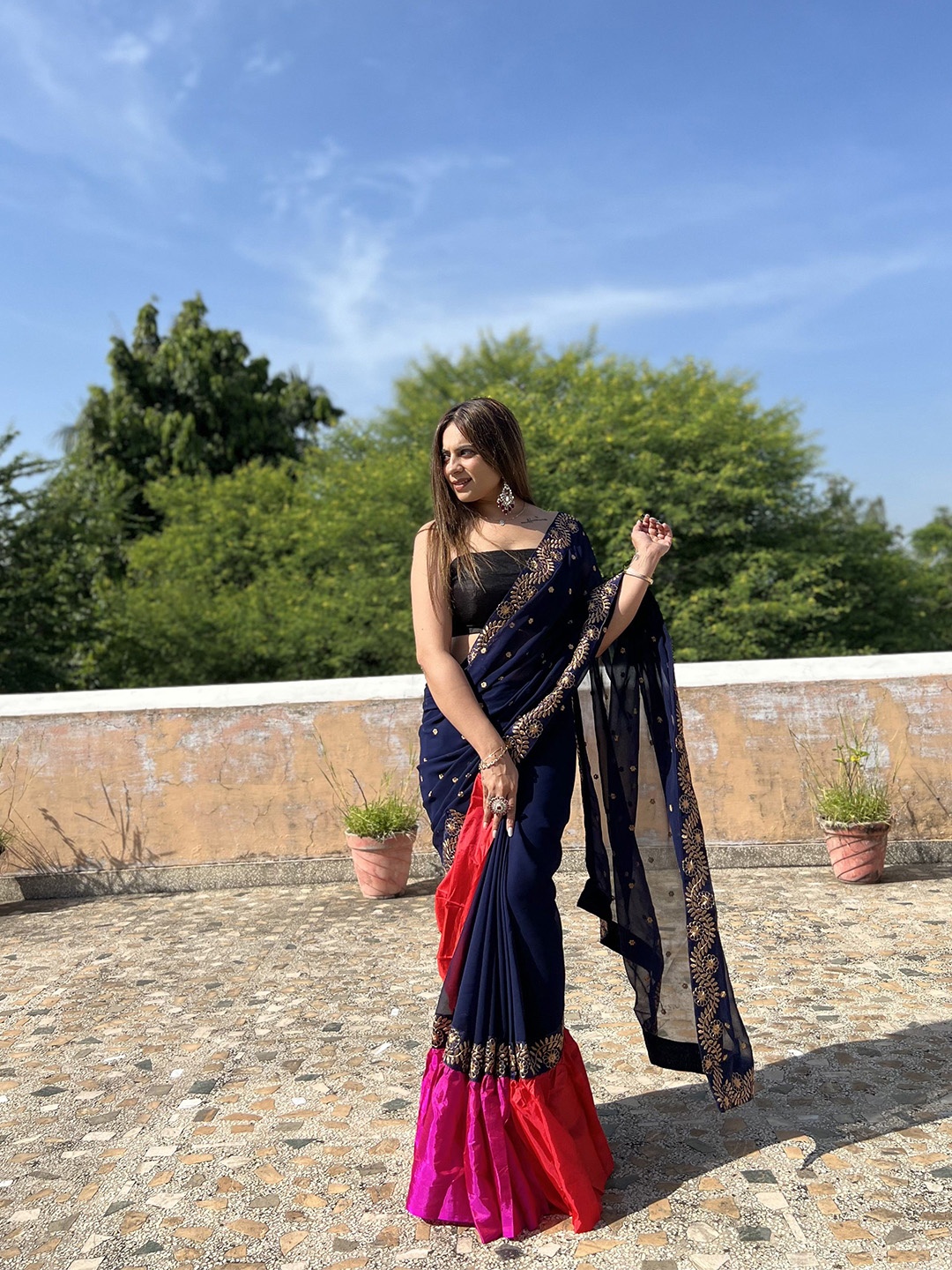 

Celeb Styles Ethnic Motifs Embroidered Pure Georgette Saree, Navy blue