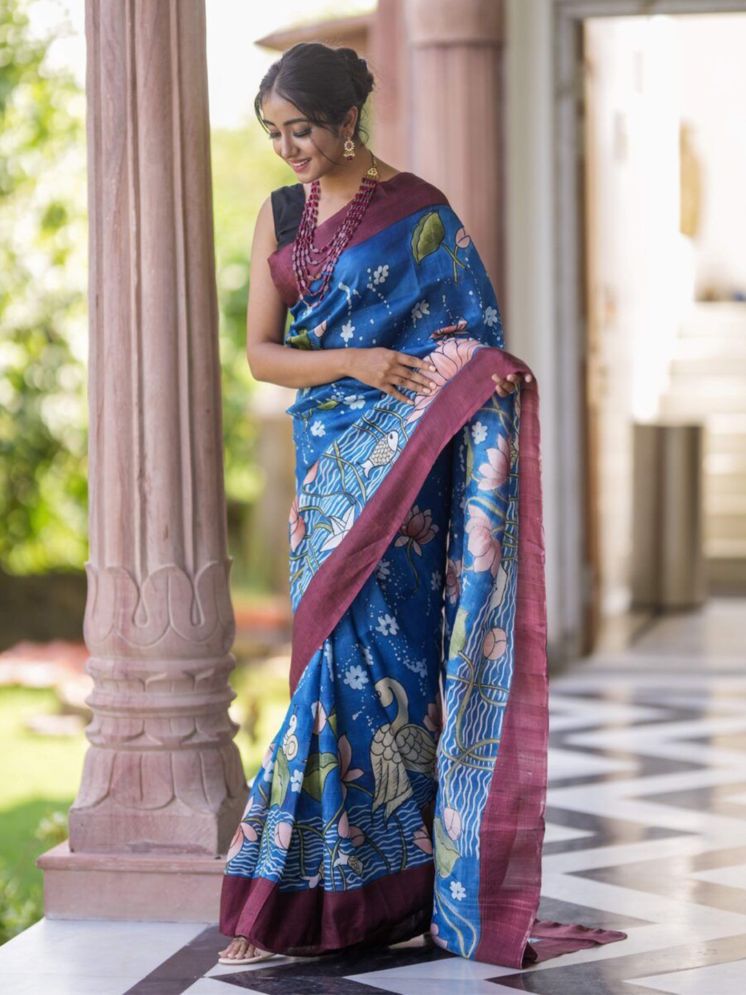 

Celeb Styles Ethnic Motifs Pure Linen Saree, Blue