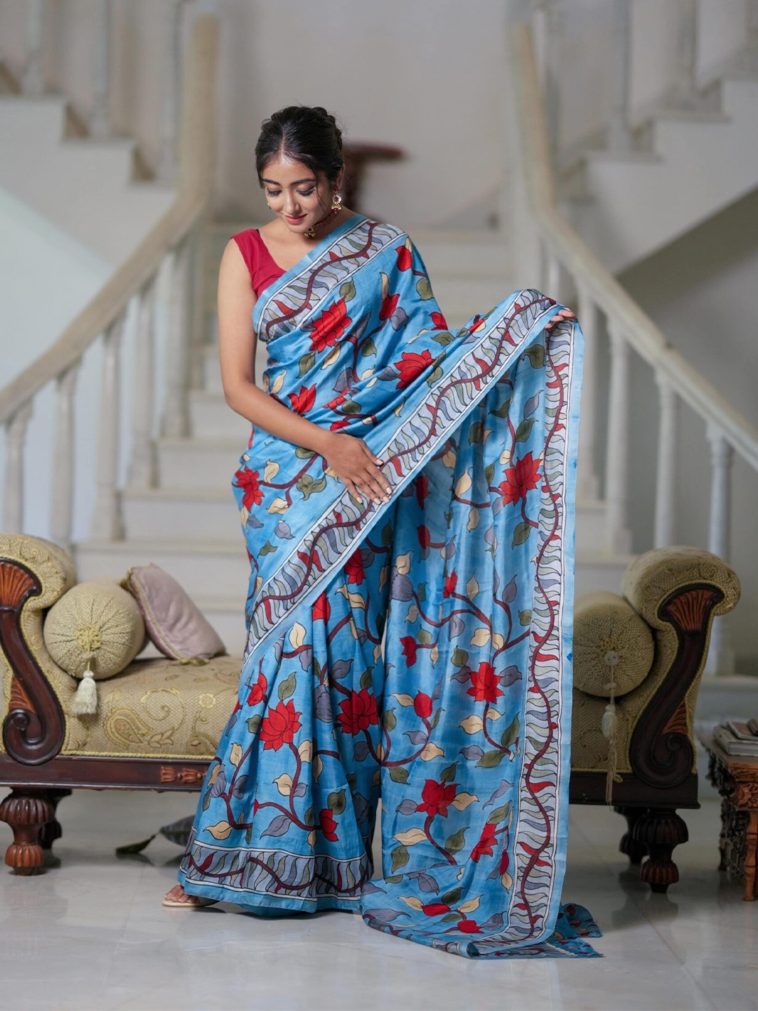 

Celeb Styles Ethnic Motifs Printed Saree, Blue