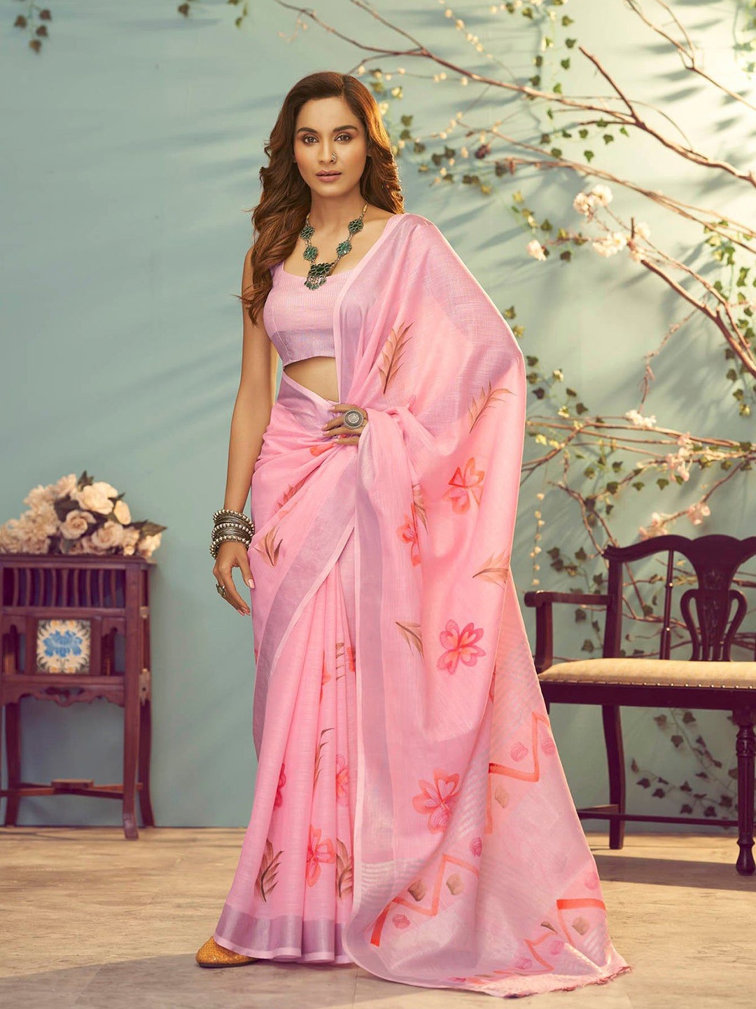 

Celeb Styles Floral Zari Pure Linen Saree, Pink