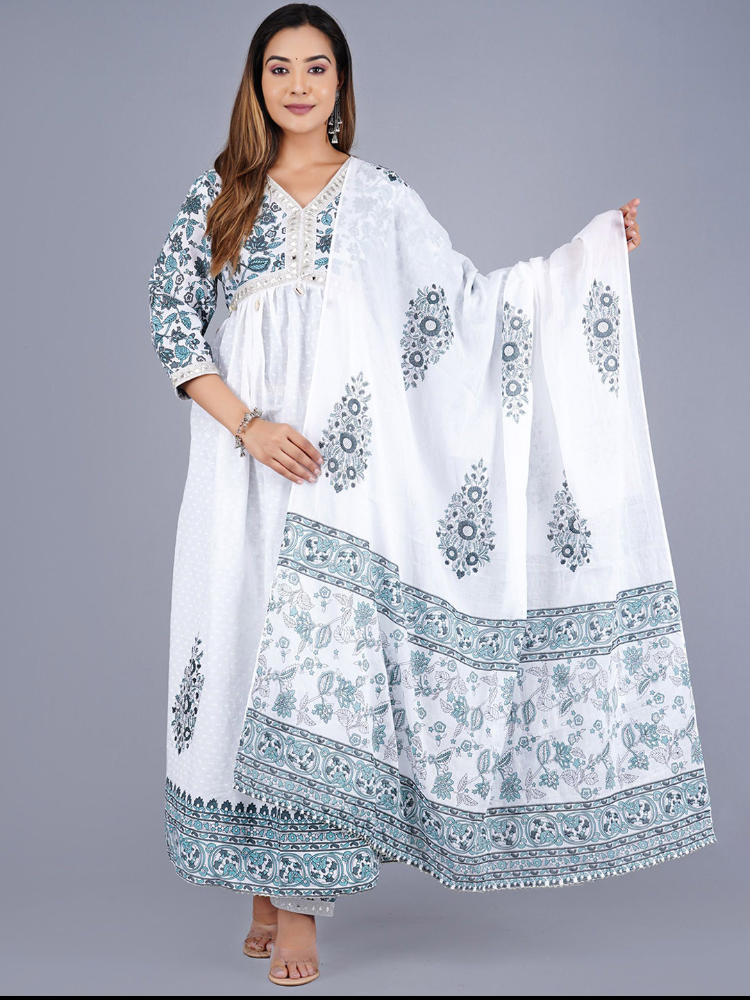 

SHOOLIN Floral Printed Gotta Patti A-Line Empire Kurta With Trousers & Dupatta, White