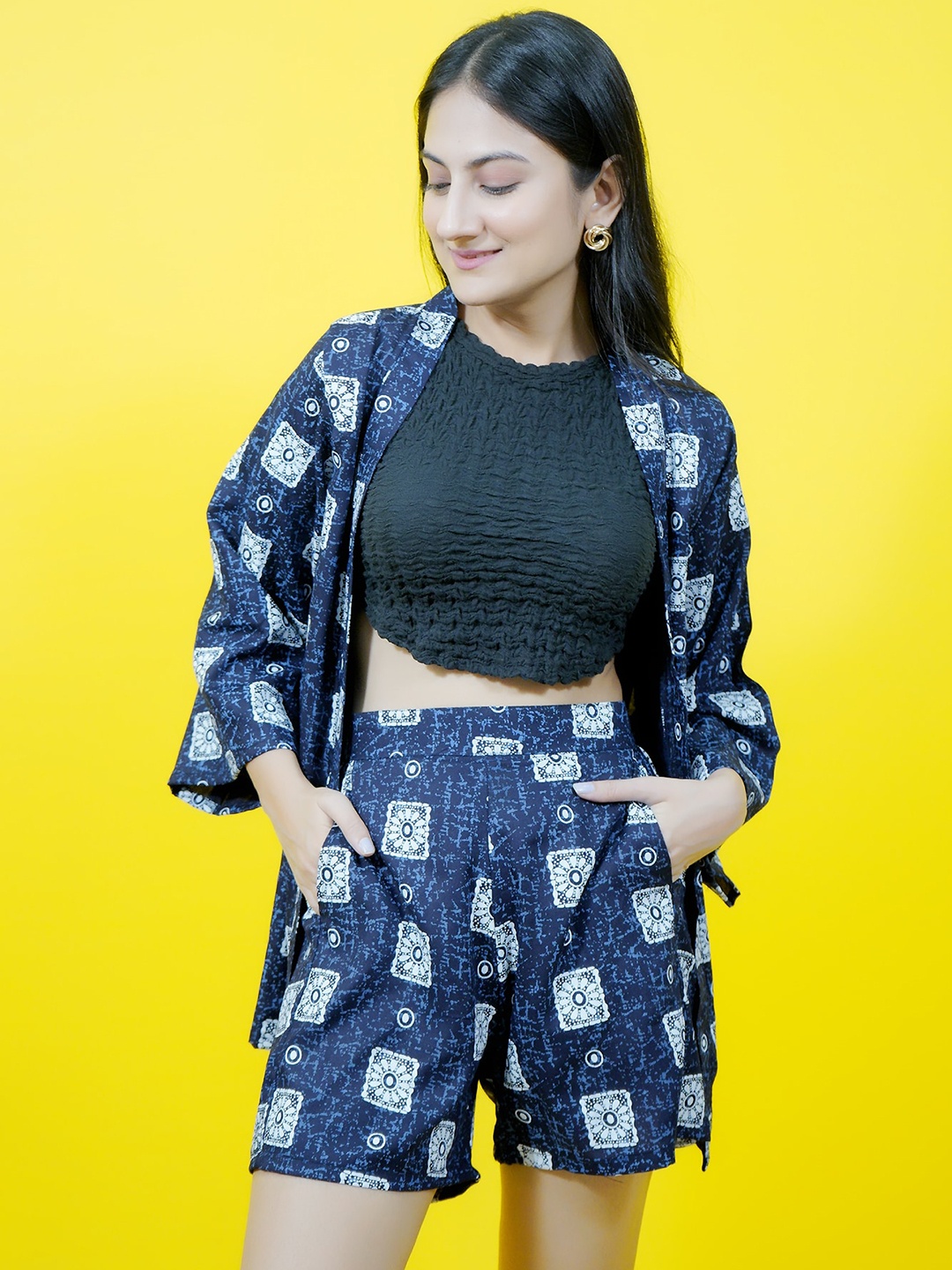 

CRAZEVILLA Floral Printed V-Neck Flared Sleeves Casual Shrug With Shorts, Navy blue