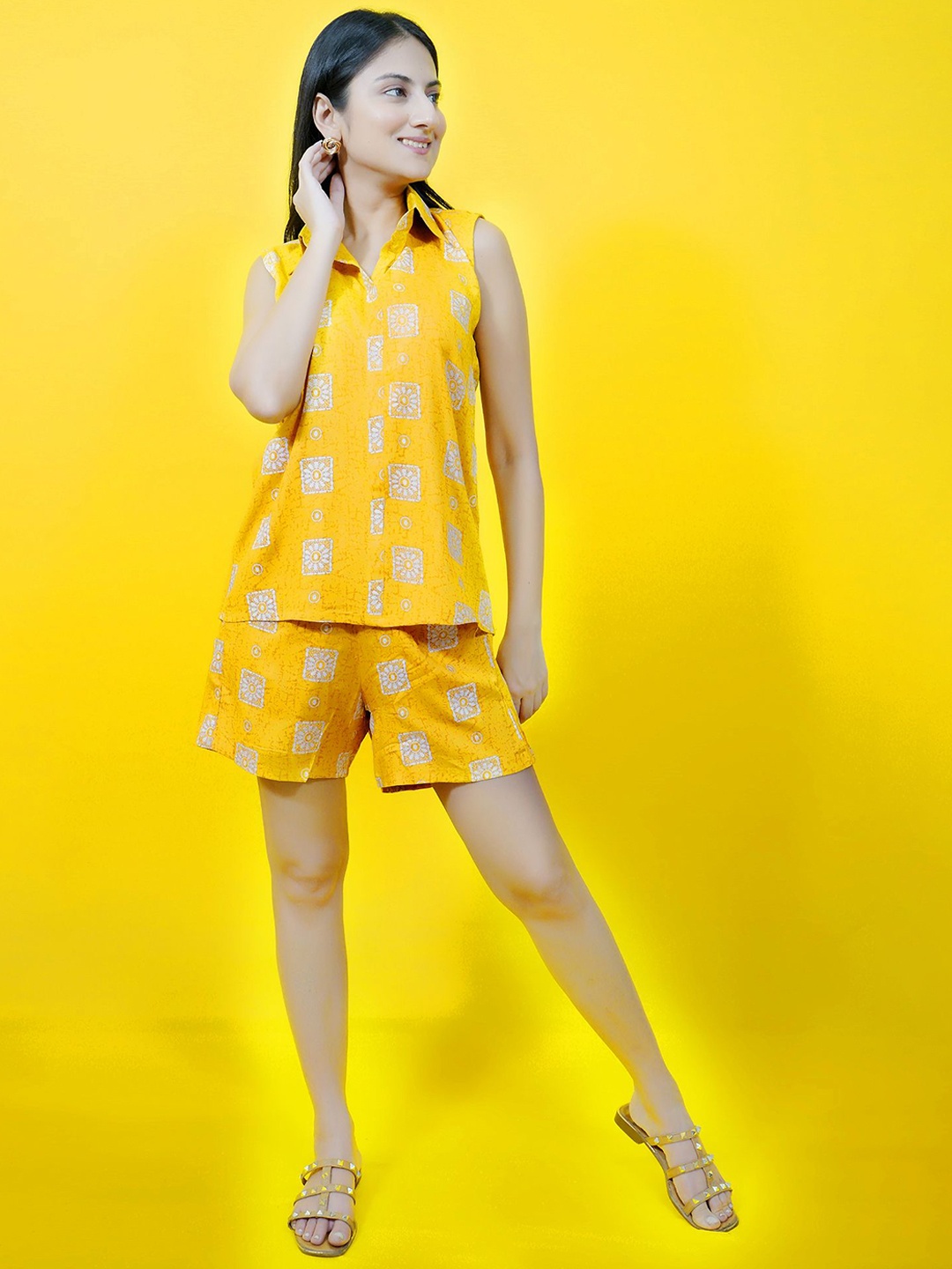 

CRAZEVILLA Floral Printed Sleeveless Casual Shirt With Shorts, Yellow