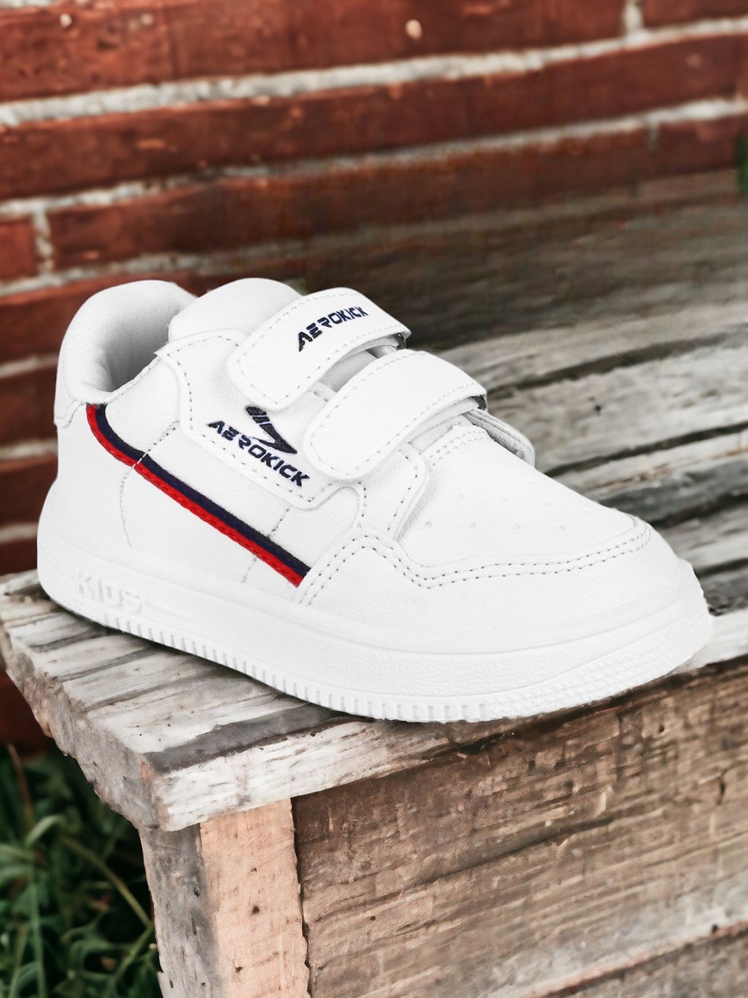

Lil Lollipop Unisex Kids Woven Design Sneakers, White