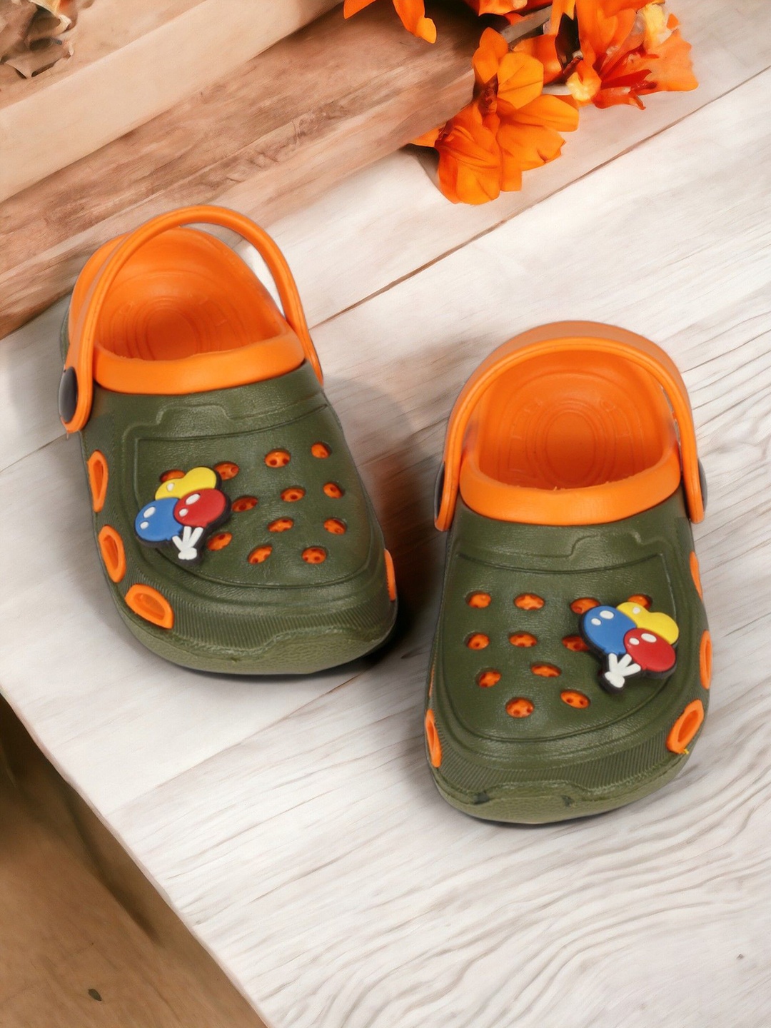

Lil Lollipop Unisex Kids Rubber Clogs, Green