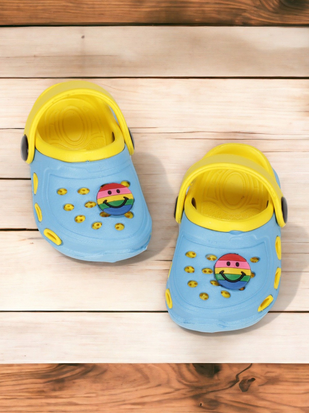

Lil Lollipop Kids Smily Applique Anti-Slip Clogs, Blue