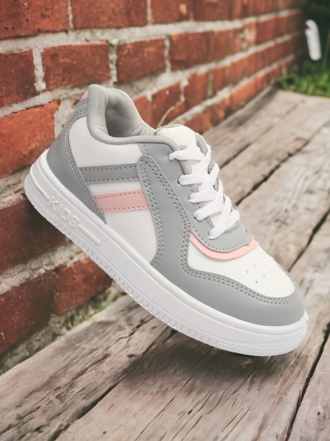 

Lil Lollipop Unisex Kids Colourblocked Lace-Ups Sneakers, Grey