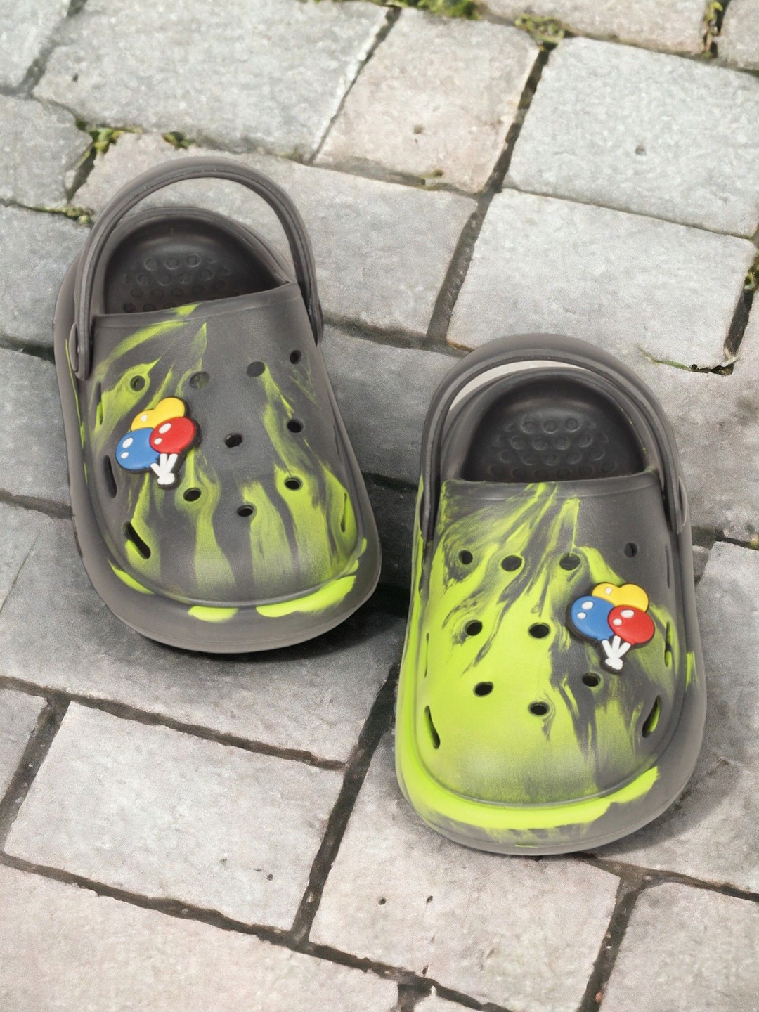 

Lil Lollipop Kids Printed Anti Slip Clogs, Grey